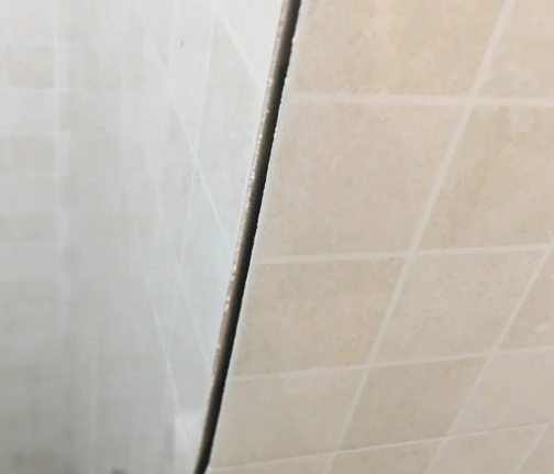 定日瓷砖空鼓维修公司分享阳台瓷砖脱落的修复过程可以分为以下几个步骤